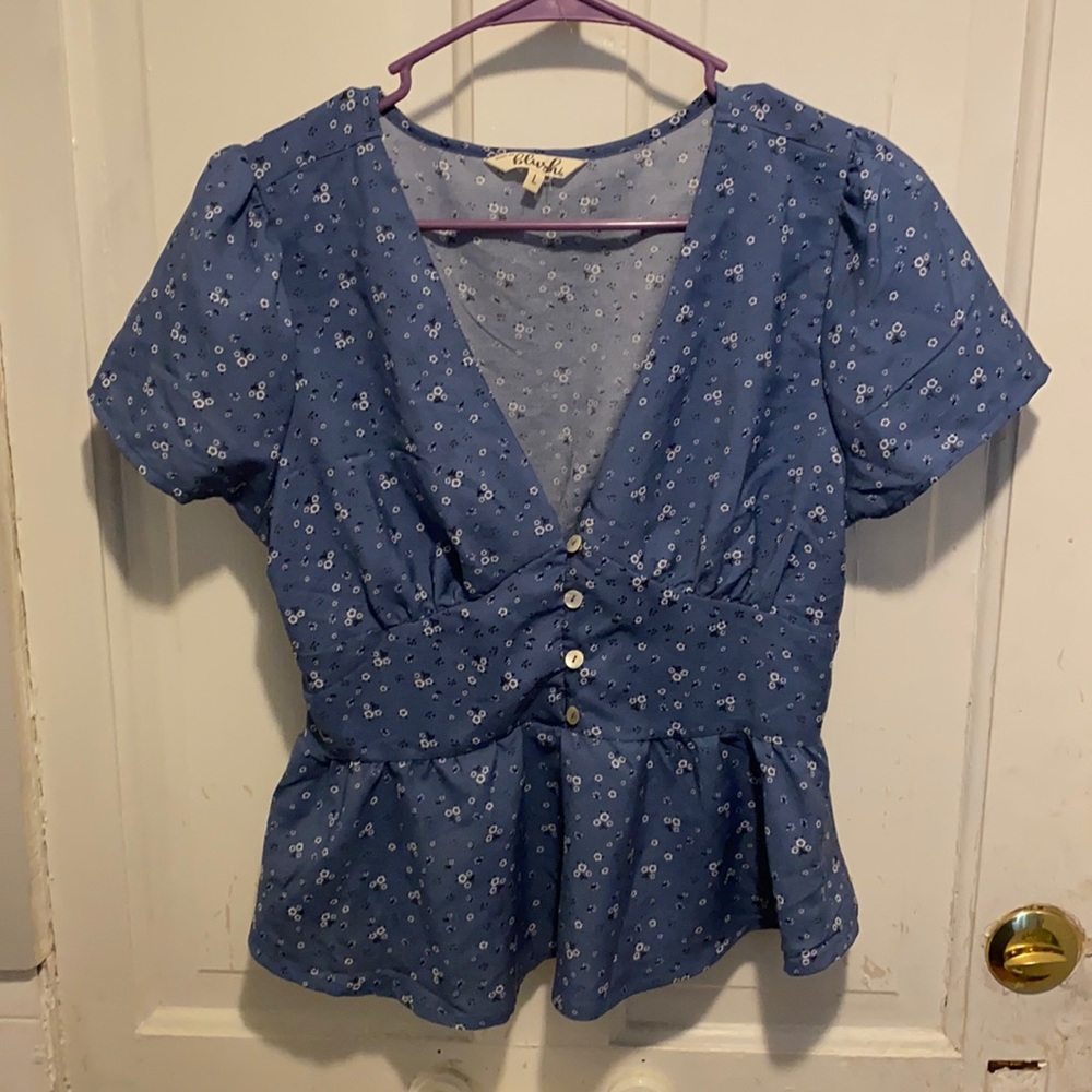Super cute blouse!